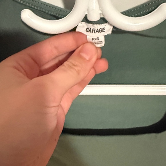 Green Garage Top - Picture 3 of 3